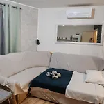 Apartment 1900