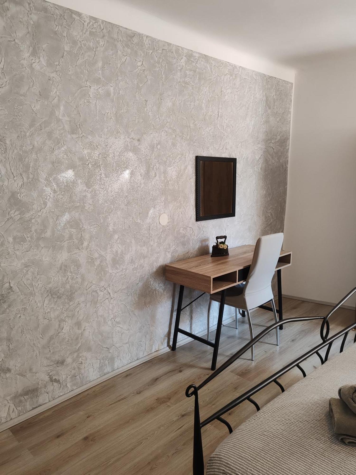 1900 Apartment *